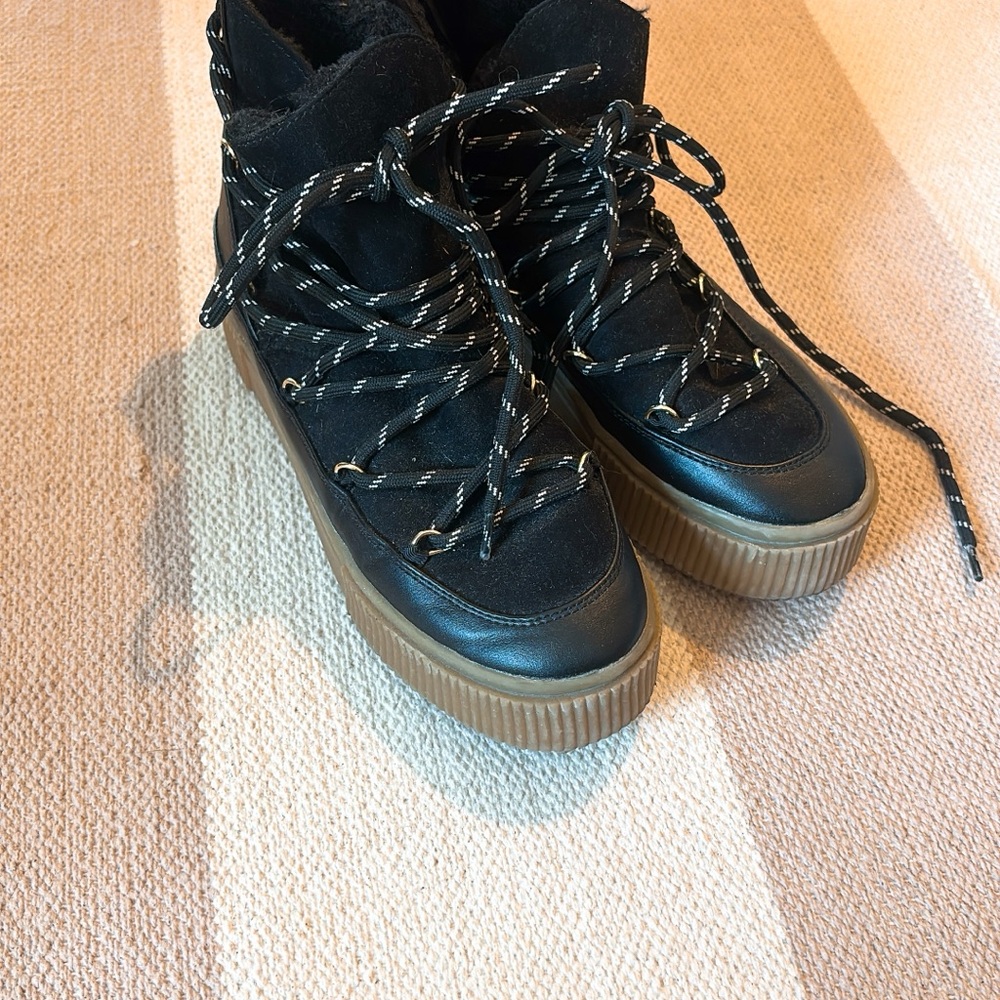 H&M Black Winter Platform Lace-Up Boots with Gum Sole